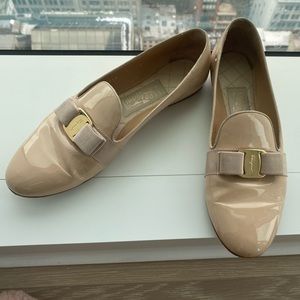 Salvatore Ferragamo nude bow flats loafers 39 9